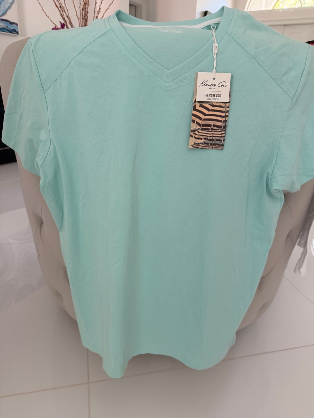 Kenneth Cole Mint Green V-Neck Short Sleeve Tee